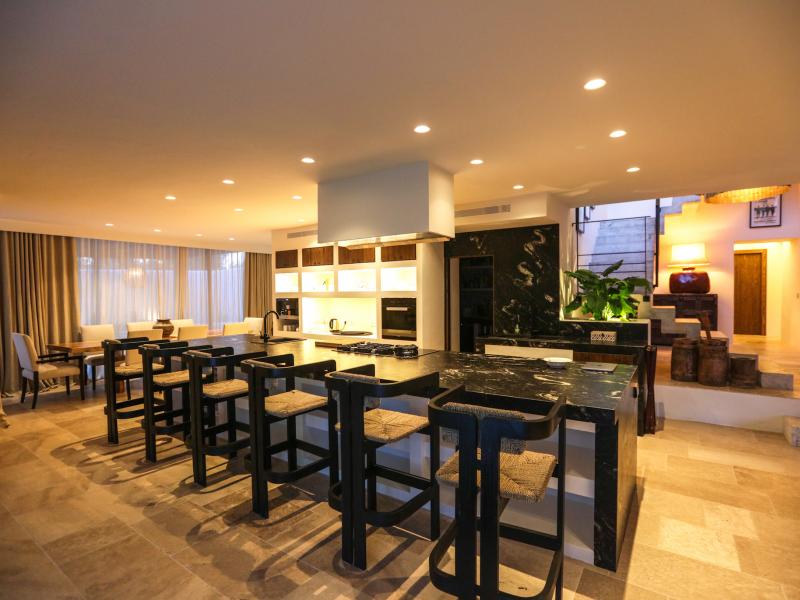 Can Gerbera , Central , East  