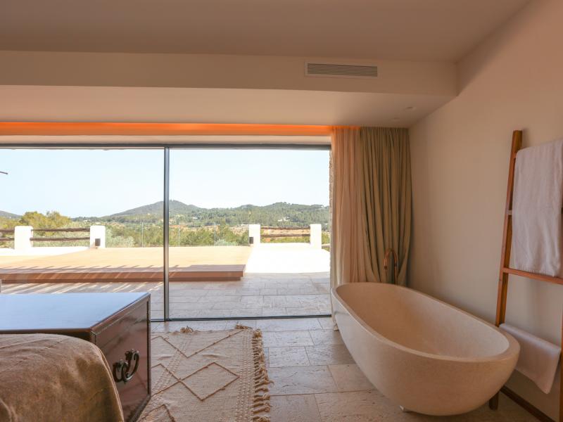 Can Gerbera , Central , East  