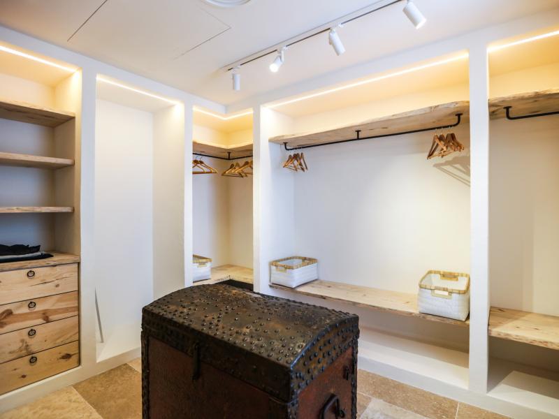 Can Gerbera , Central , East  