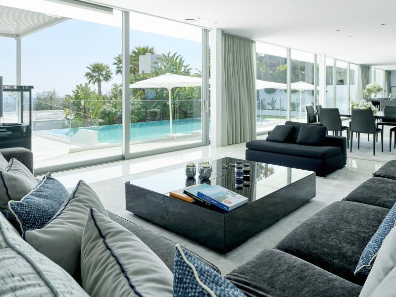 Villa La Costa , East  