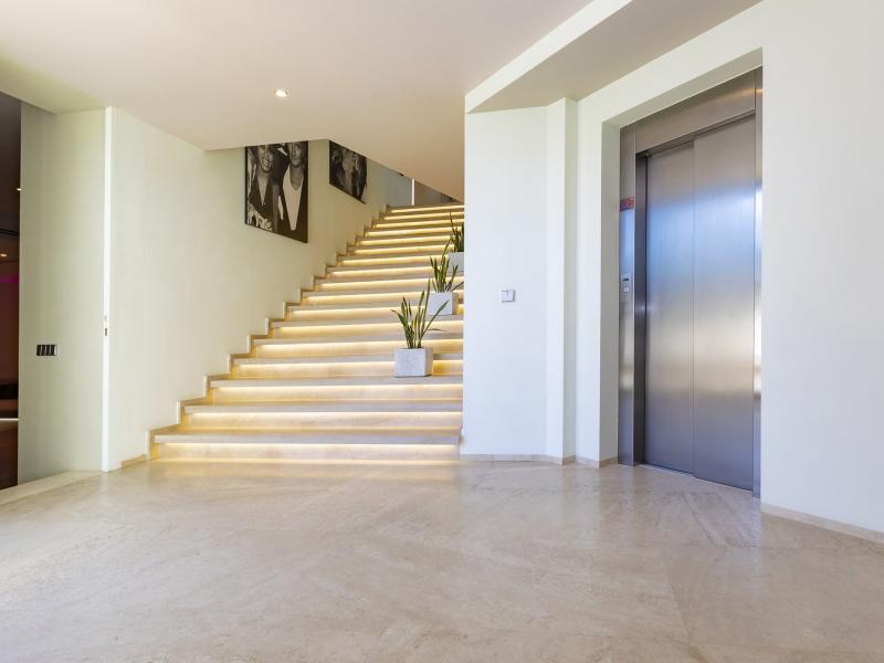 Villa Estelle , Roca Llisa  