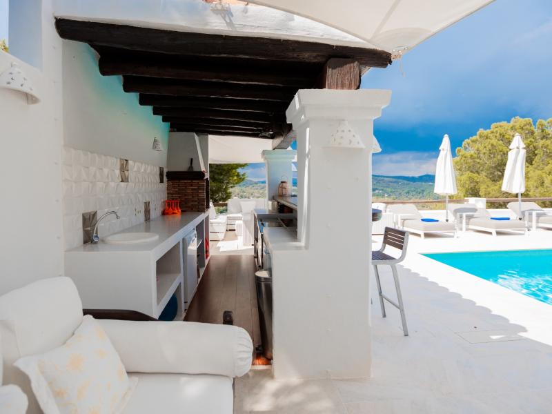 Can Destino Deluxe , East  