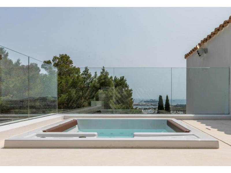 Villa Shiva , Jesus  