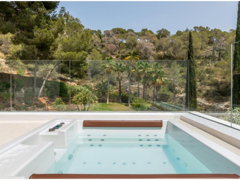 Villa Shiva , Jesus  